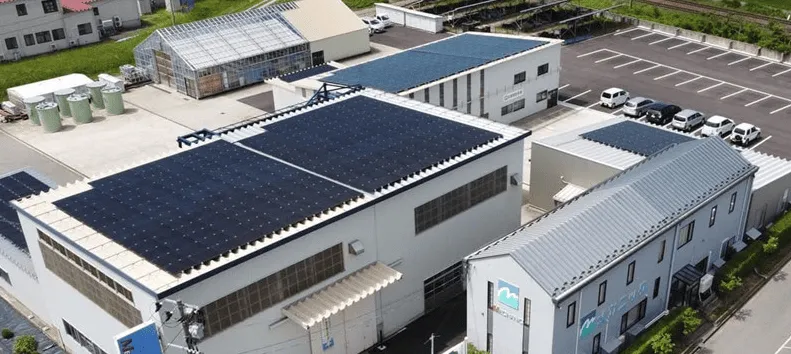 Flat roof solar mounting system for commercial rooftop photovoltaic panels