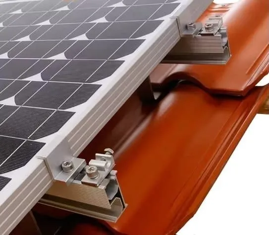 Solar grounding lug fixed to an aluminum rail with grounding conductor, bolt and washer