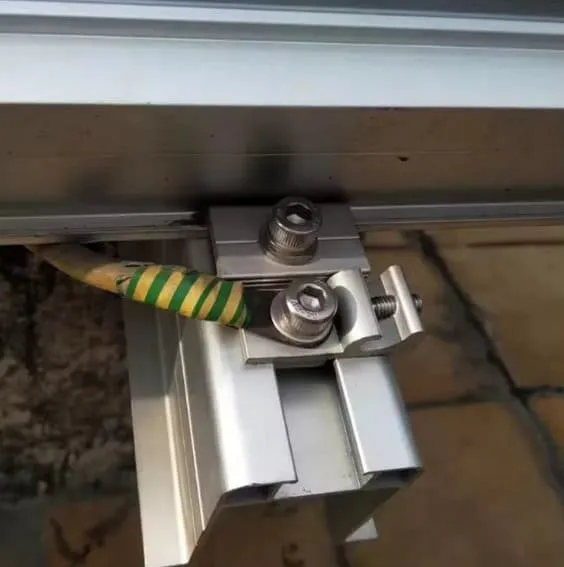Solar grounding system overview with grounding lug, bonding conductor, module-frame grounding clip and aluminum rail connection