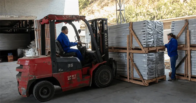 Export-ready cartons pallets and container packaging for solar mounting systems