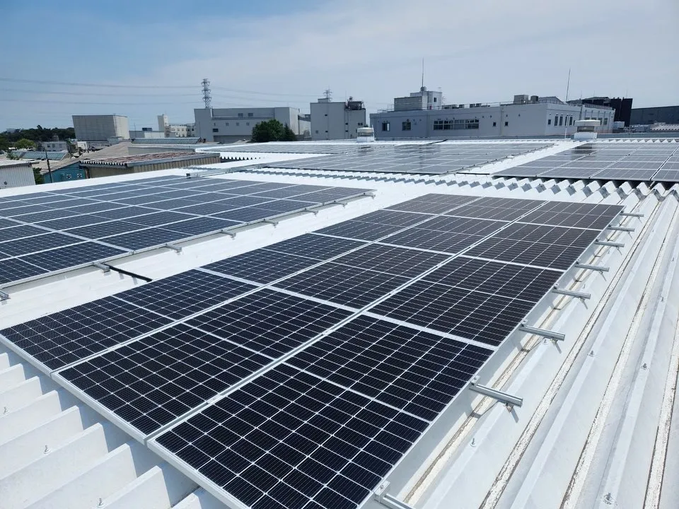 Residential rooftop solar mounting system with mini rail installation components