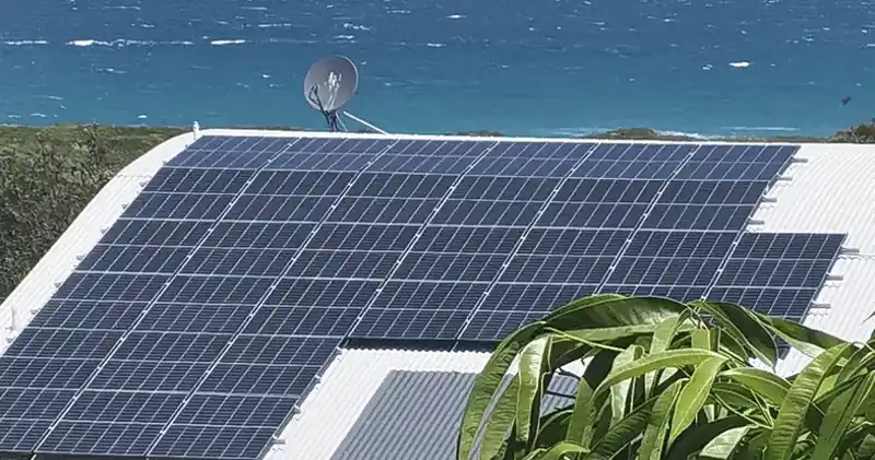 Metal-roof PV mounting system with profile-specific attachment