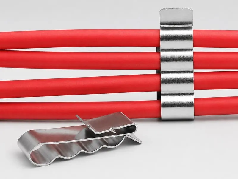 Comparison of solar cable clips, cable ties, wire mesh cable tray and PV cable-management hardware